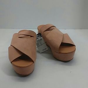 Womans sandals shoes size 7 with heel